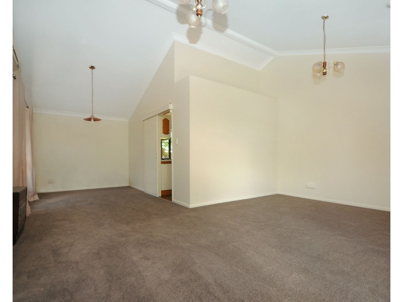 1 Lupin Court, Centenary Heights QLD 4350
