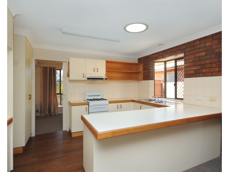 1 Lupin Court, Centenary Heights QLD 4350