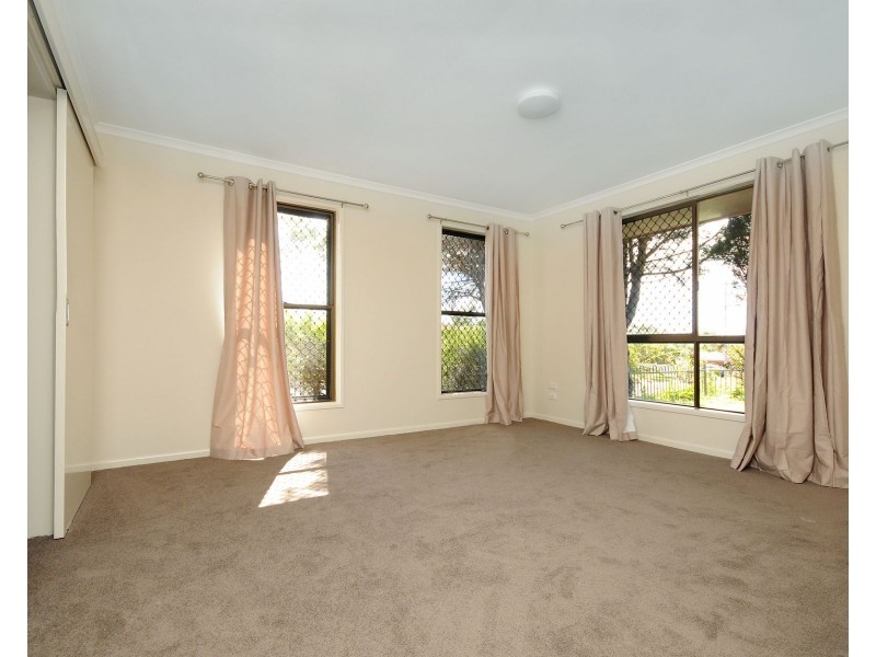 1 Lupin Court, Centenary Heights QLD 4350