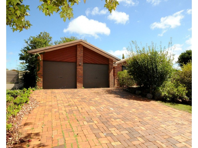 1 Lupin Court, Centenary Heights QLD 4350