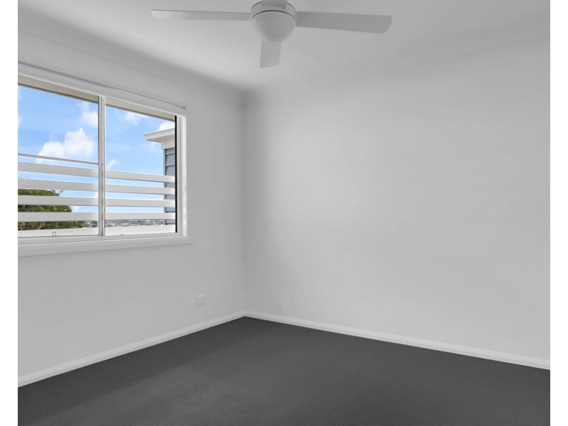 Unit 4/316 Stenner Street, Middle Ridge QLD 4350