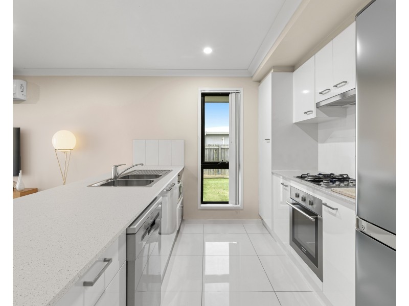 10 Mia Street, Wyreema QLD 4352