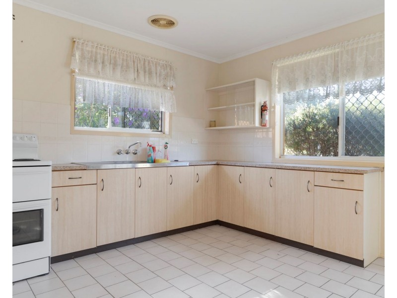 64A Debra Street, Centenary Heights QLD 4350