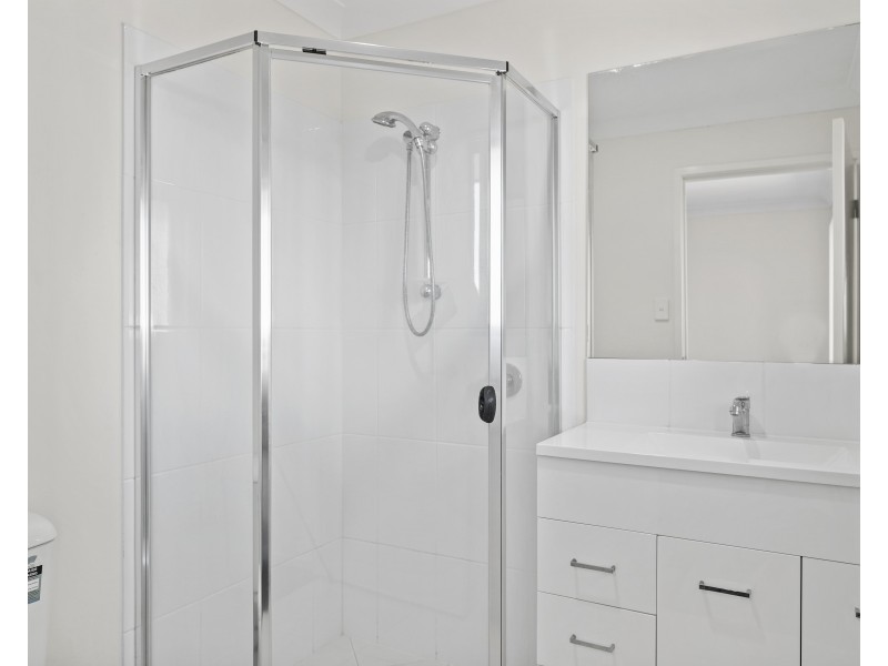 Unit 2/45 Myrtleford Crescent, Cambooya QLD 4358