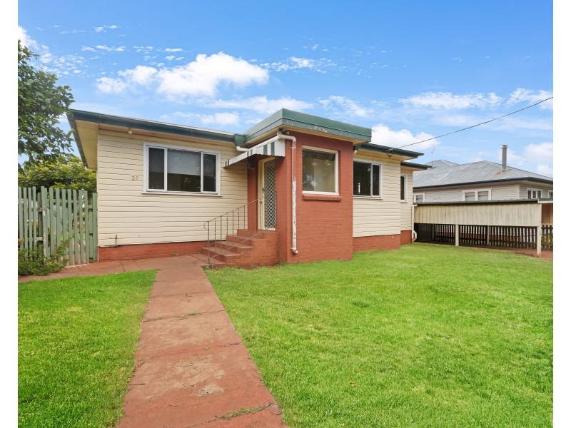 37 Gladstone Street, Newtown QLD 4350