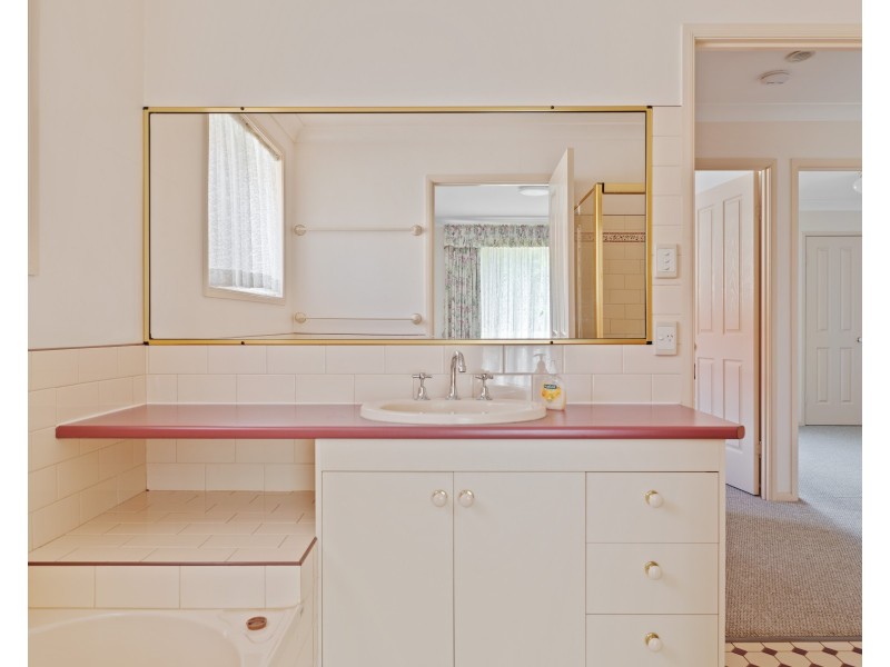 10 Gundry Court, Kearneys Spring QLD 4350