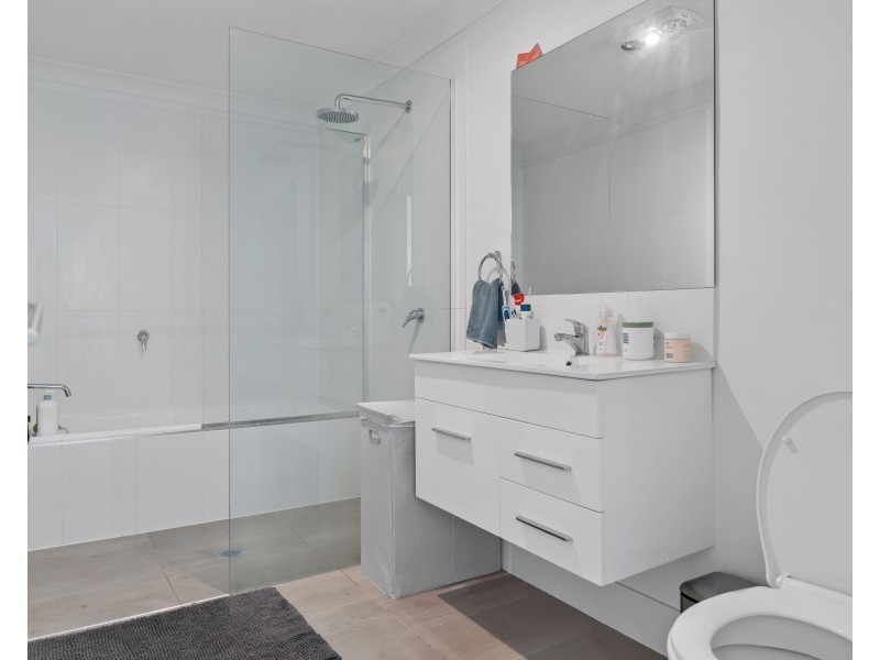 Unit 8/319A Bridge Street, Newtown QLD 4350