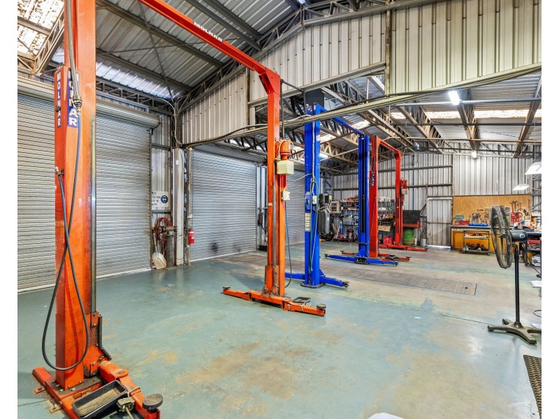 8571 Warrego Highway, Withcott QLD 4352