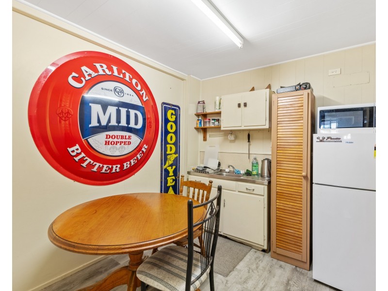 8571 Warrego Highway, Withcott QLD 4352