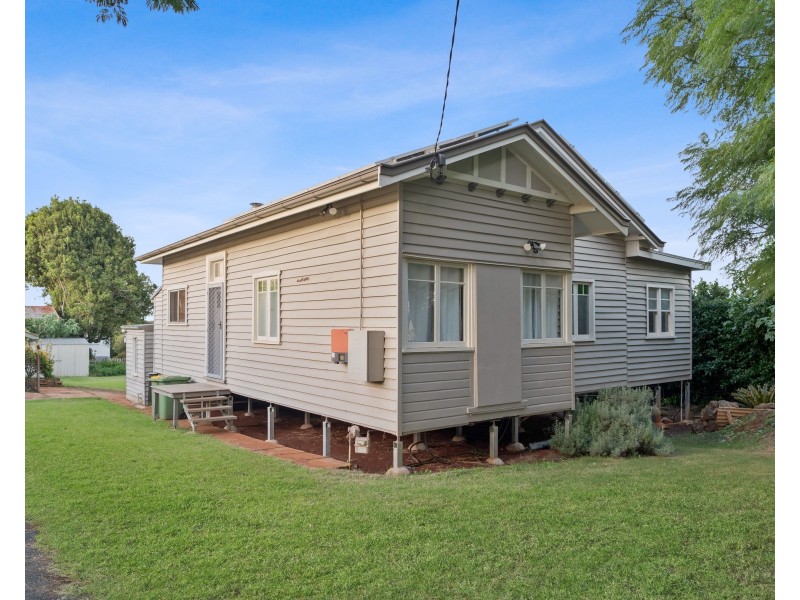 147 South Street, South Toowoomba QLD 4350