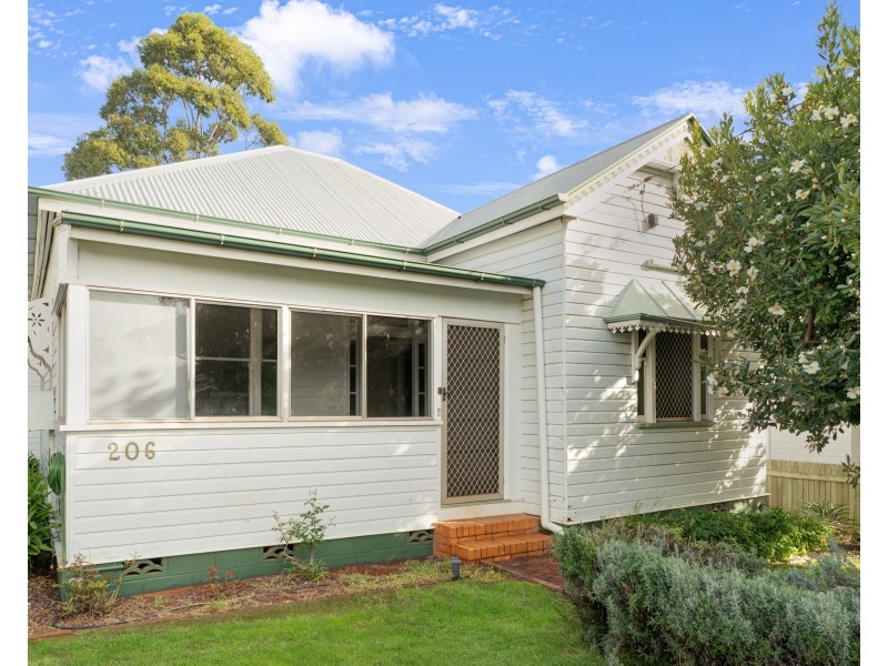 206 Long Street, South Toowoomba QLD 4350
