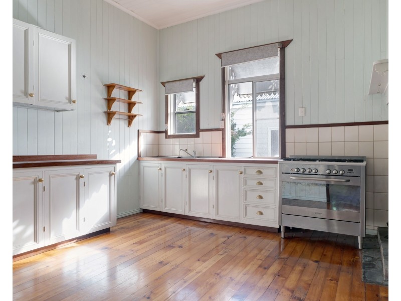 206 Long Street, South Toowoomba QLD 4350