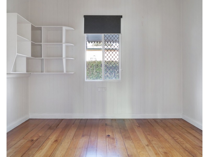 206 Long Street, South Toowoomba QLD 4350
