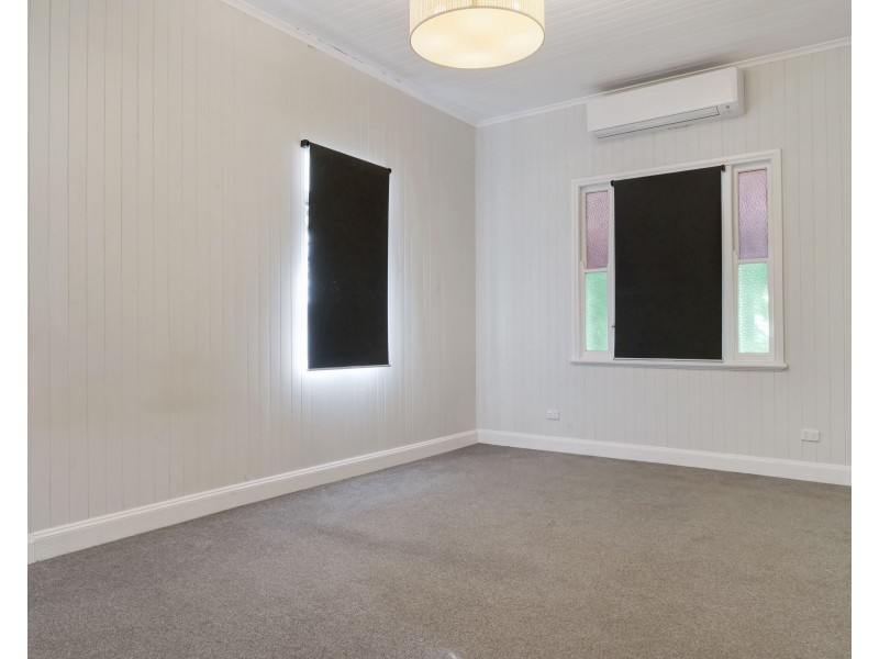 206 Long Street, South Toowoomba QLD 4350