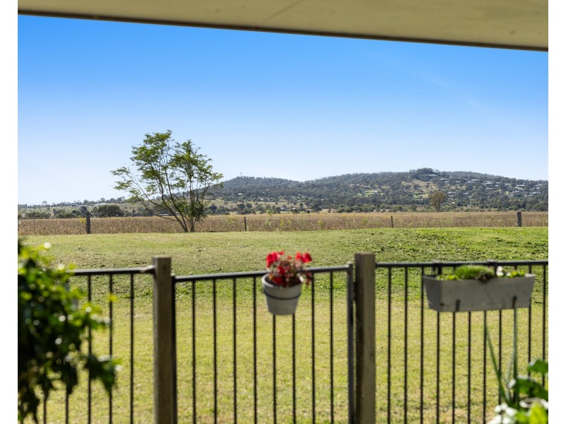 43 Mia Street, Wyreema QLD 4352
