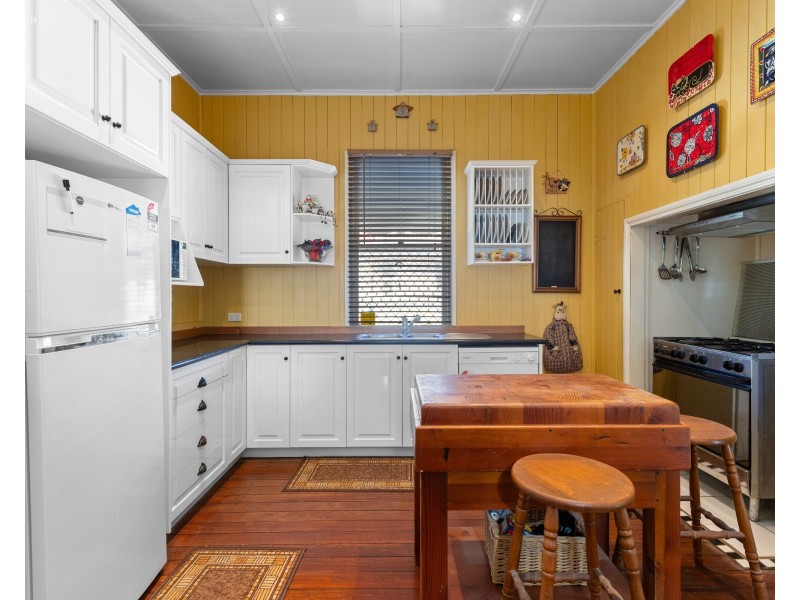 11 Clairmont Street, Newtown QLD 4350