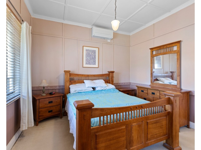 11 Clairmont Street, Newtown QLD 4350