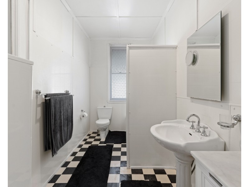 11 Clairmont Street, Newtown QLD 4350