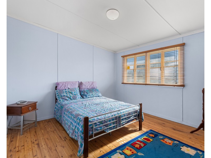 11 Clairmont Street, Newtown QLD 4350