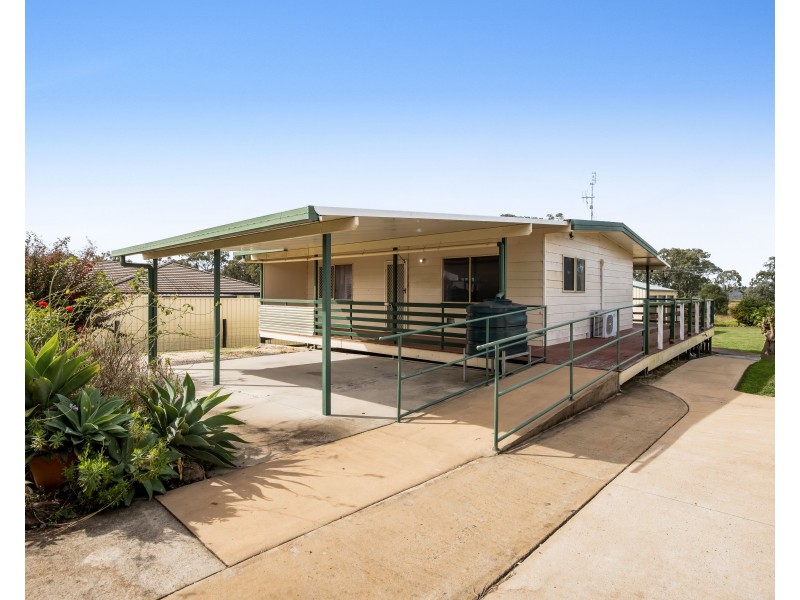 7 Highland Park Road, Meringandan West QLD 4352