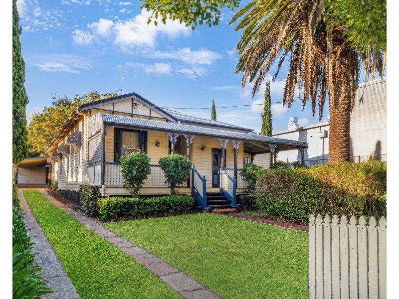 19 Herries Street, East Toowoomba QLD 4350