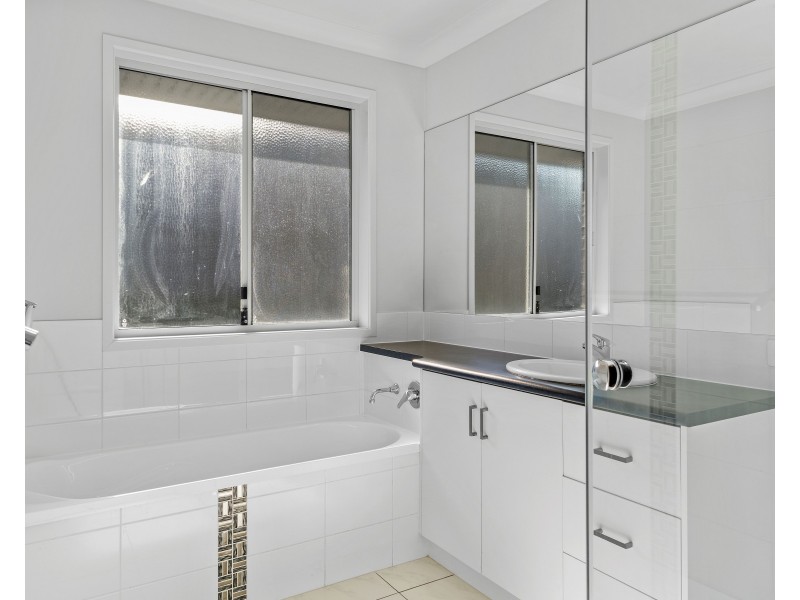 17 Shelby Street, Glenvale QLD 4350