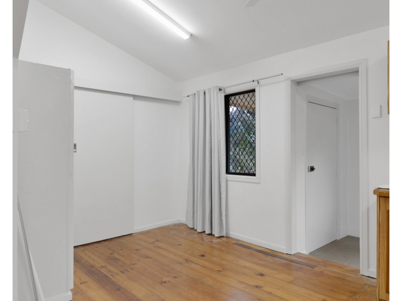 8 Vacy Street, Newtown QLD 4350