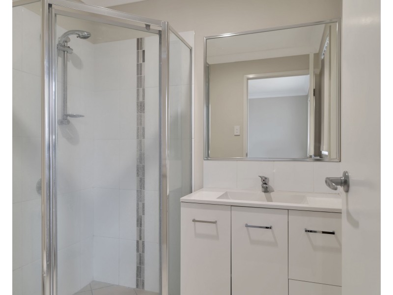 Unit 2/11 Weebah Place, Cambooya QLD 4358