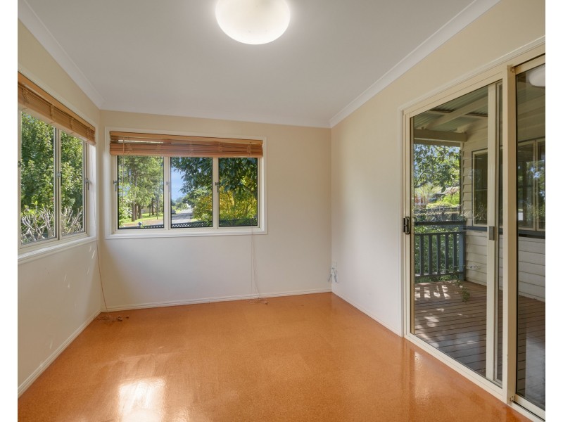 12 Stuart Street, Mount Lofty QLD 4350