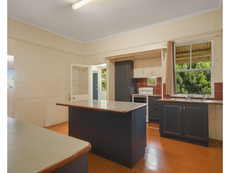 12 Stuart Street, Mount Lofty QLD 4350