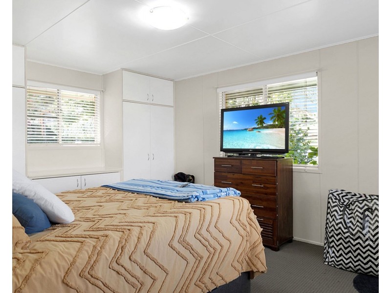 5 Beck Street, Mount Lofty QLD 4350