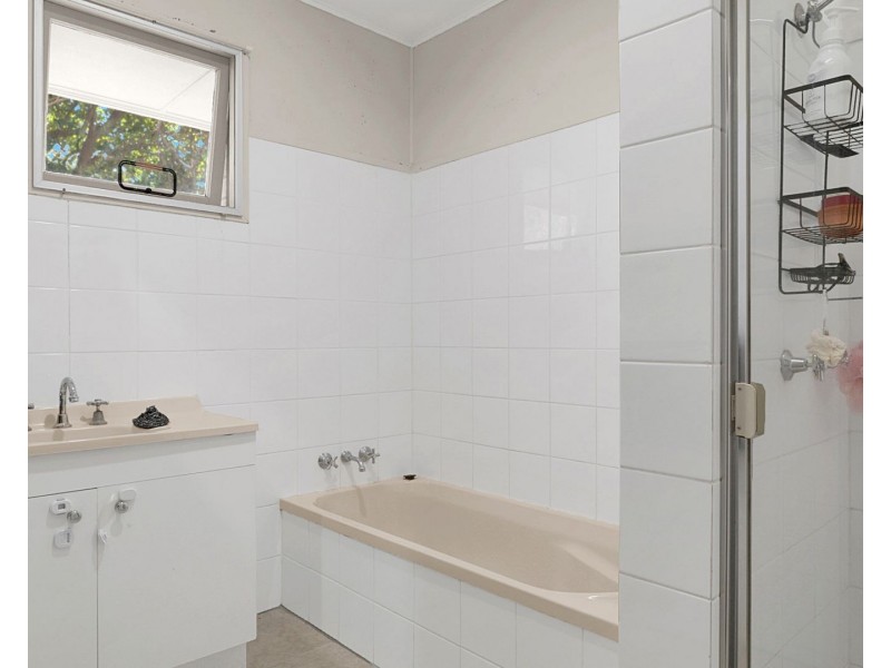 5 Beck Street, Mount Lofty QLD 4350