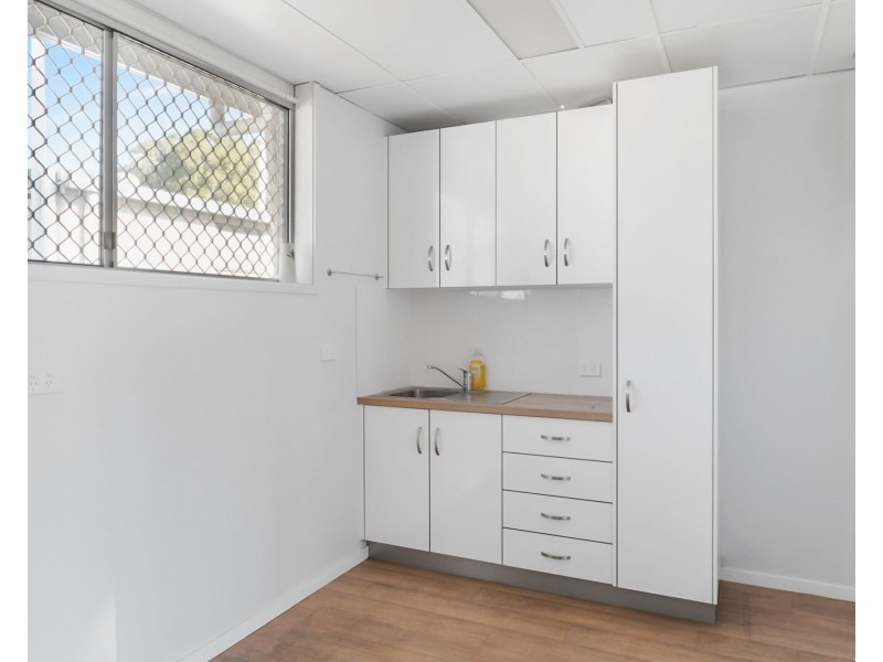 Shop 5/255B Herries Street, Newtown QLD 4350