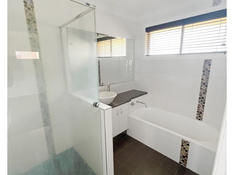 4 Flinders Street, Centenary Heights QLD 4350
