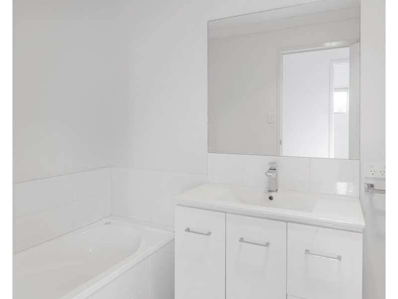 Unit 1/17 Diva Lane, Glenvale QLD 4350
