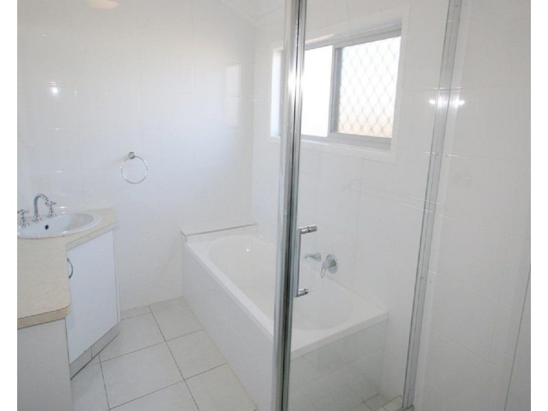 Unit 2/241 North Street, Wilsonton QLD 4350