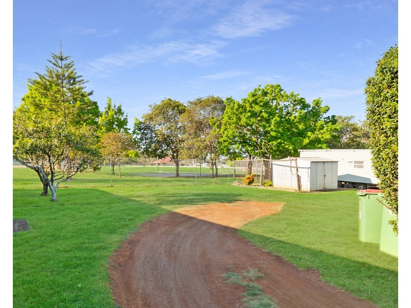 Unit 2/241 North Street, Wilsonton QLD 4350