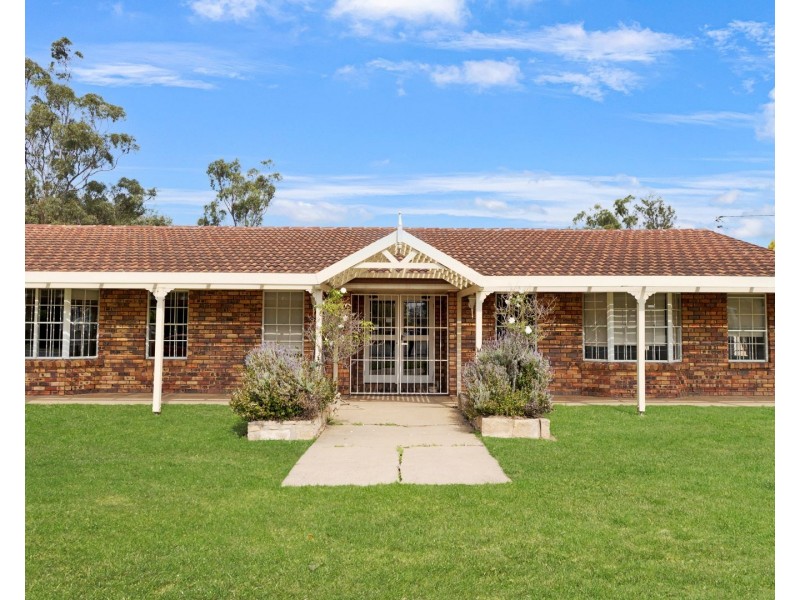 2 Stewart Street, Withcott QLD 4352