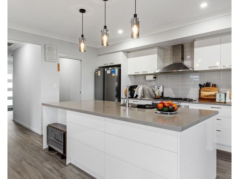 34 McIntosh Street, Westbrook QLD 4350