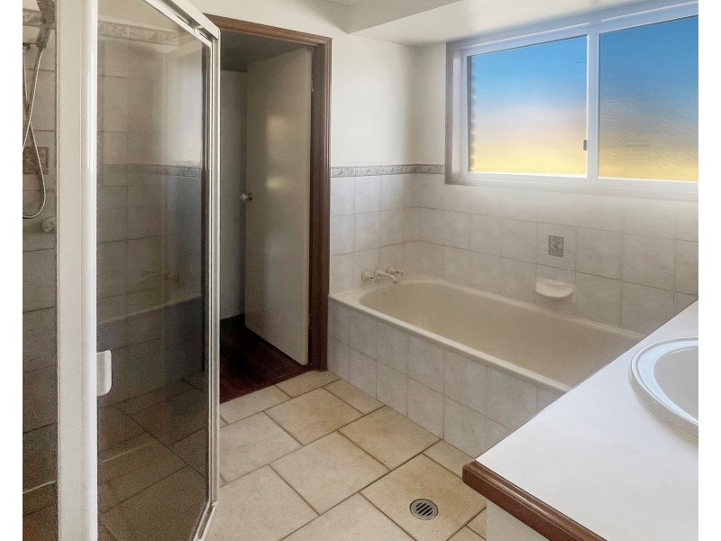 2 Stoneyhurst Court, Glenvale QLD 4350