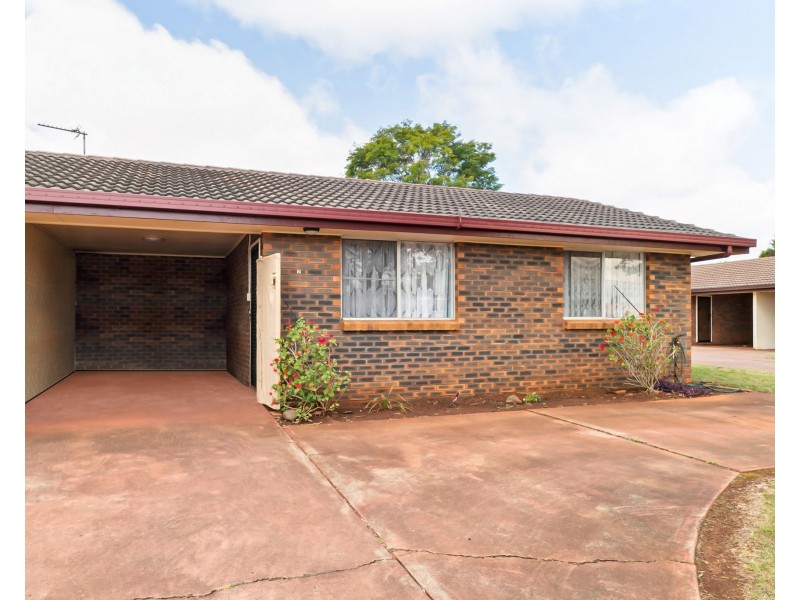 Unit 2/6 Marigold Street, Centenary Heights QLD 4350