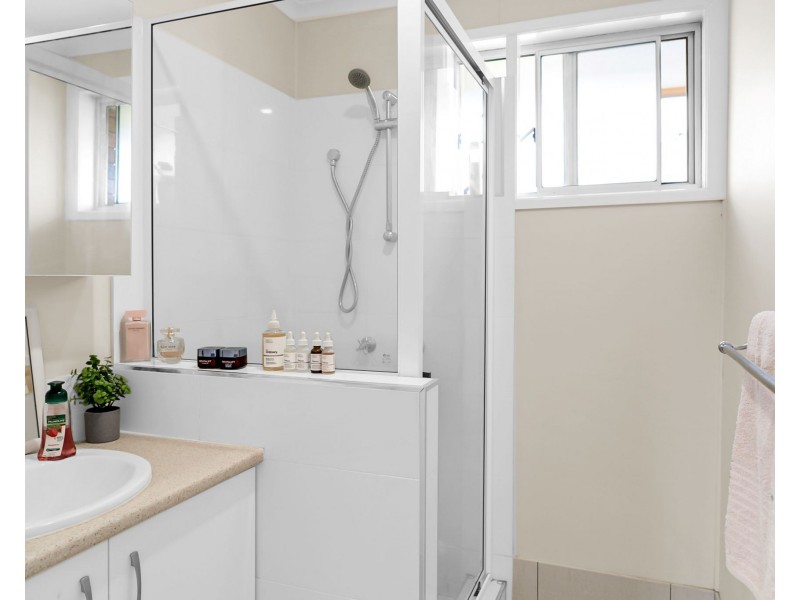 Unit 2/6 Marigold Street, Centenary Heights QLD 4350