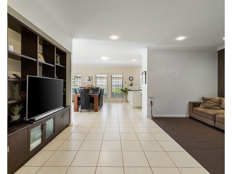 Unit 4/200 Ramsay Street, Centenary Heights QLD 4350