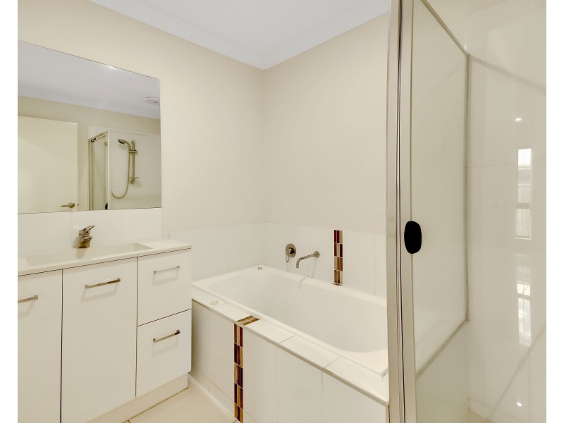 Unit 1/38 Weebah Place, Cambooya QLD 4358