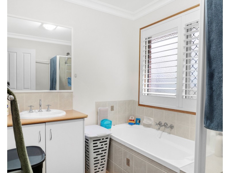 Unit 1/17a Horrocks Crescent, Kearneys Spring QLD 4350