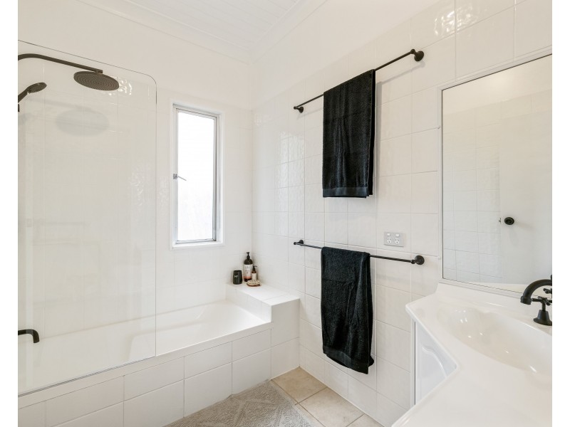 22 Cay Street, Newtown QLD 4350