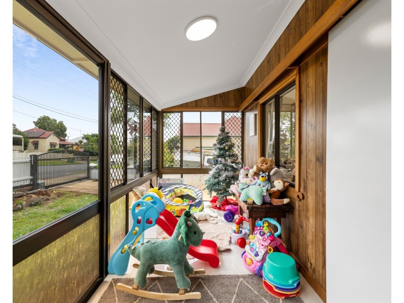 8 Vacy Street, Newtown QLD 4350