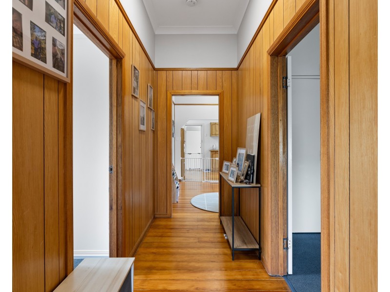 8 Vacy Street, Newtown QLD 4350