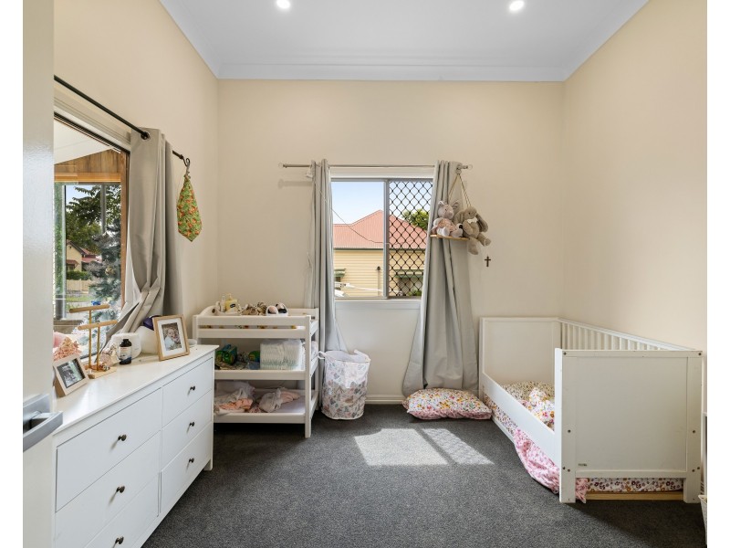 8 Vacy Street, Newtown QLD 4350