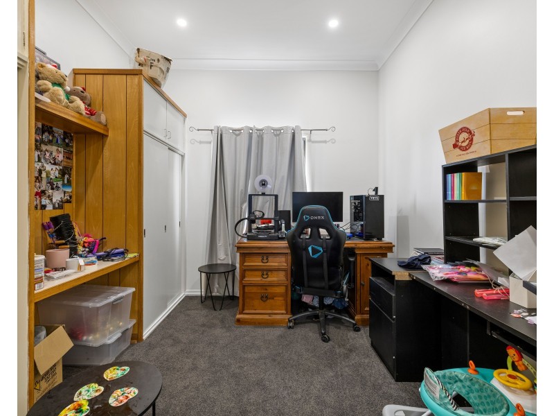 8 Vacy Street, Newtown QLD 4350